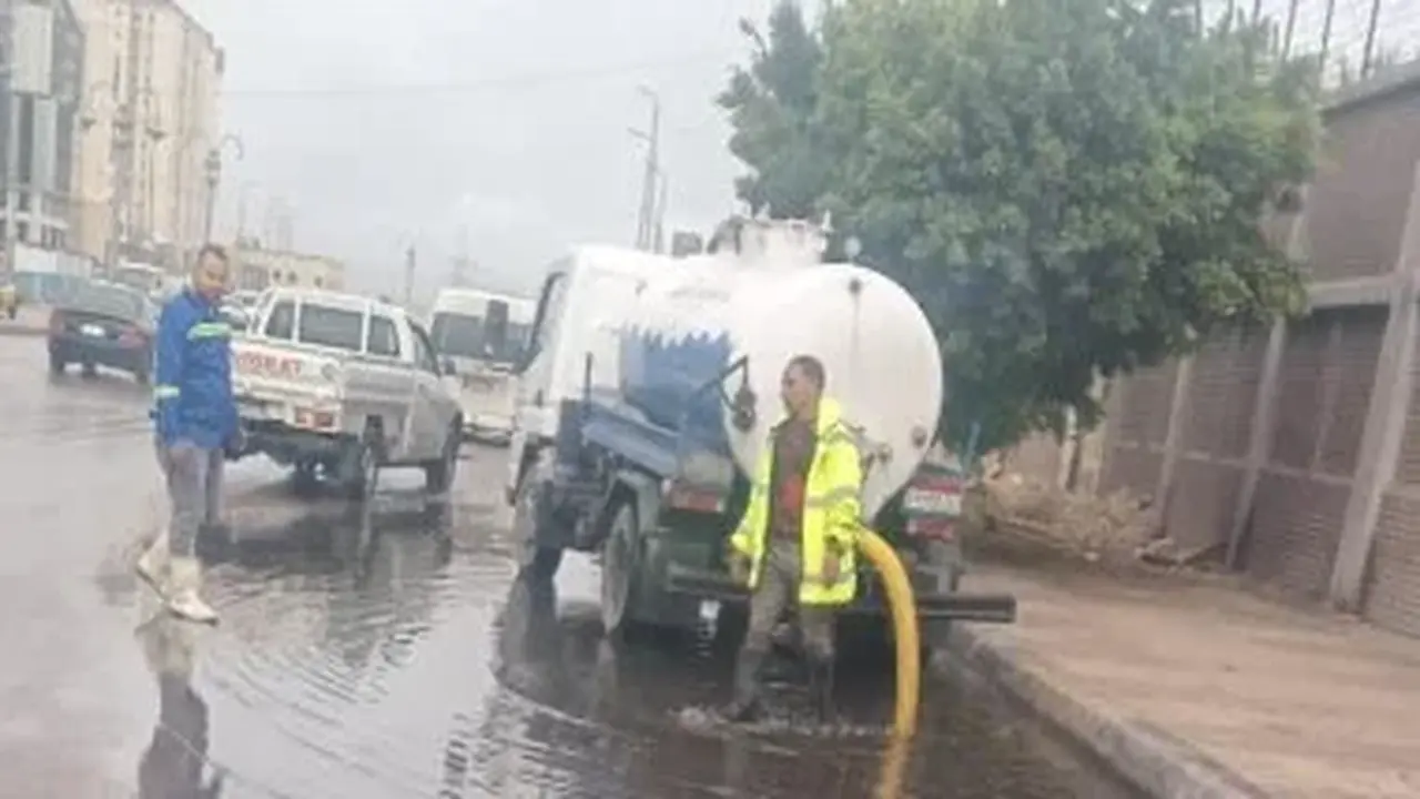 محافظ الإسكندرية يوجه برفع درجة الاستعداد القصوى لمواجهة تقلبات الطقس والأمطار
